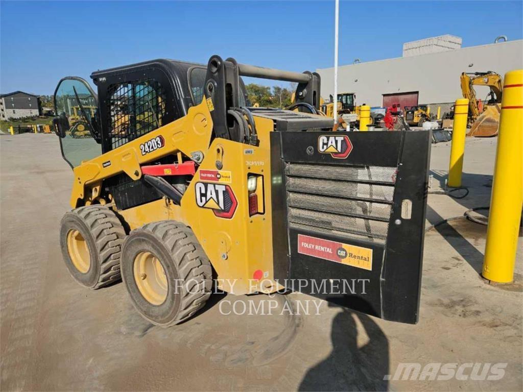 CAT 242D3STD2C Schrankladers