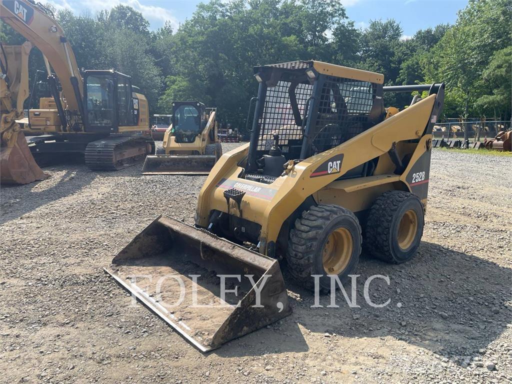 CAT 252B Schrankladers