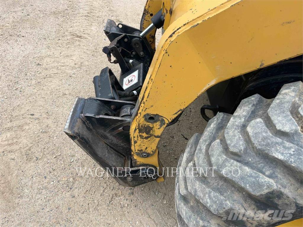 CAT 252B Schrankladers