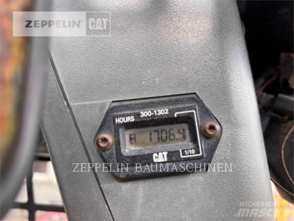 CAT 257B Schrankladers
