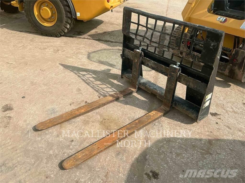 CAT 259D3 AQB Schrankladers