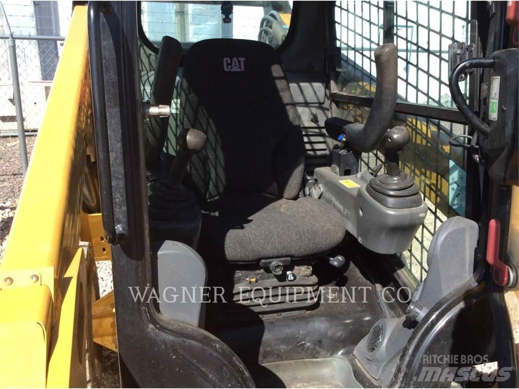 CAT 272D Schrankladers