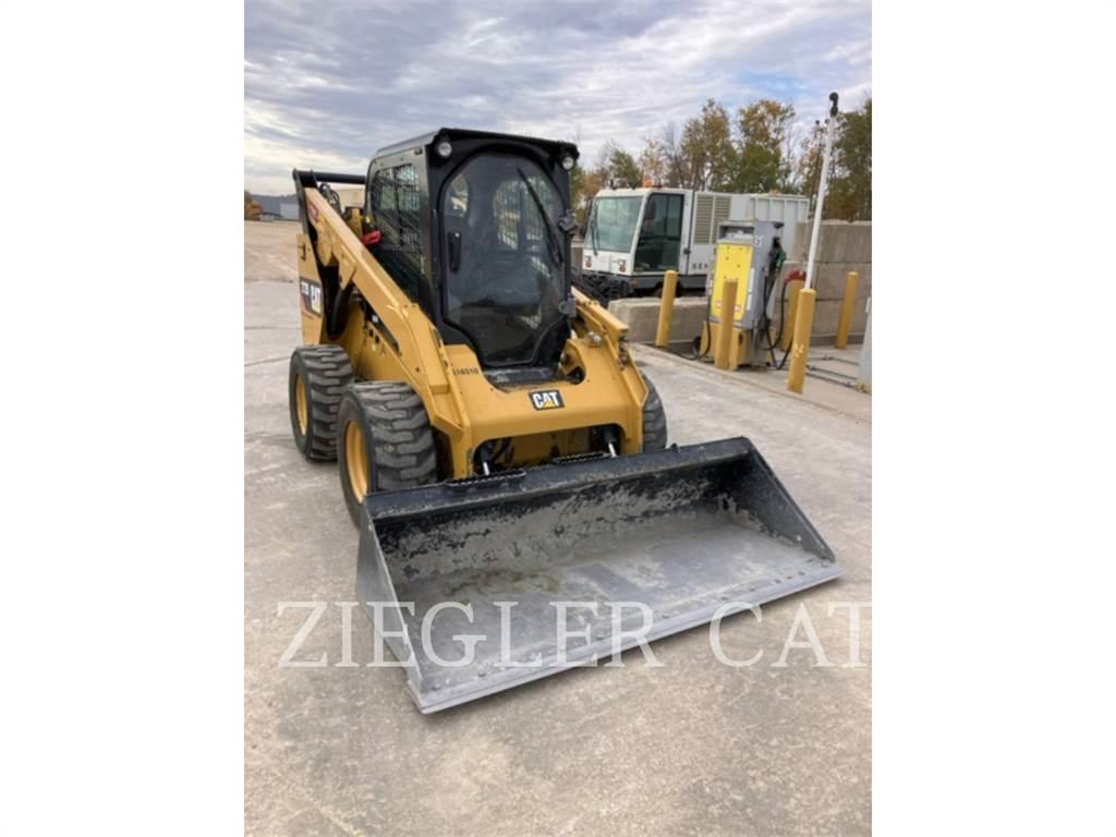 CAT 272D2 Schrankladers