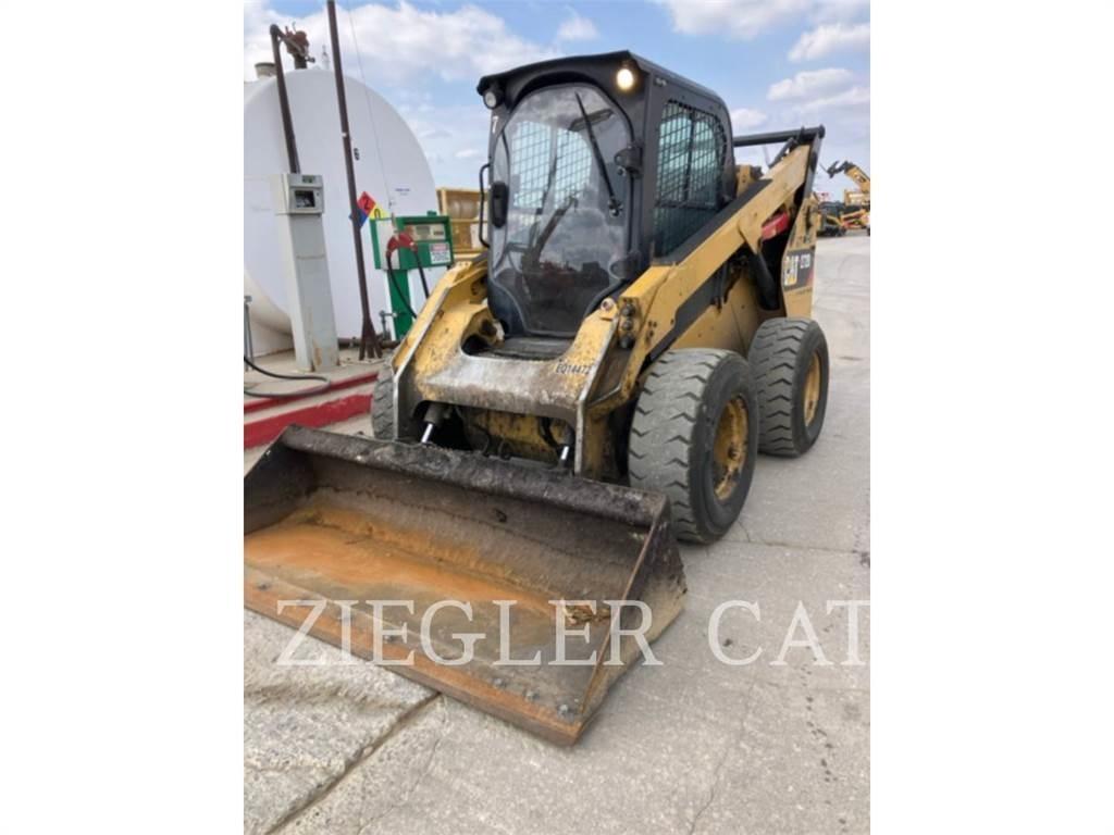 CAT 272D2 Schrankladers