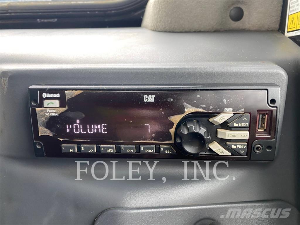 CAT 272D2 Schrankladers