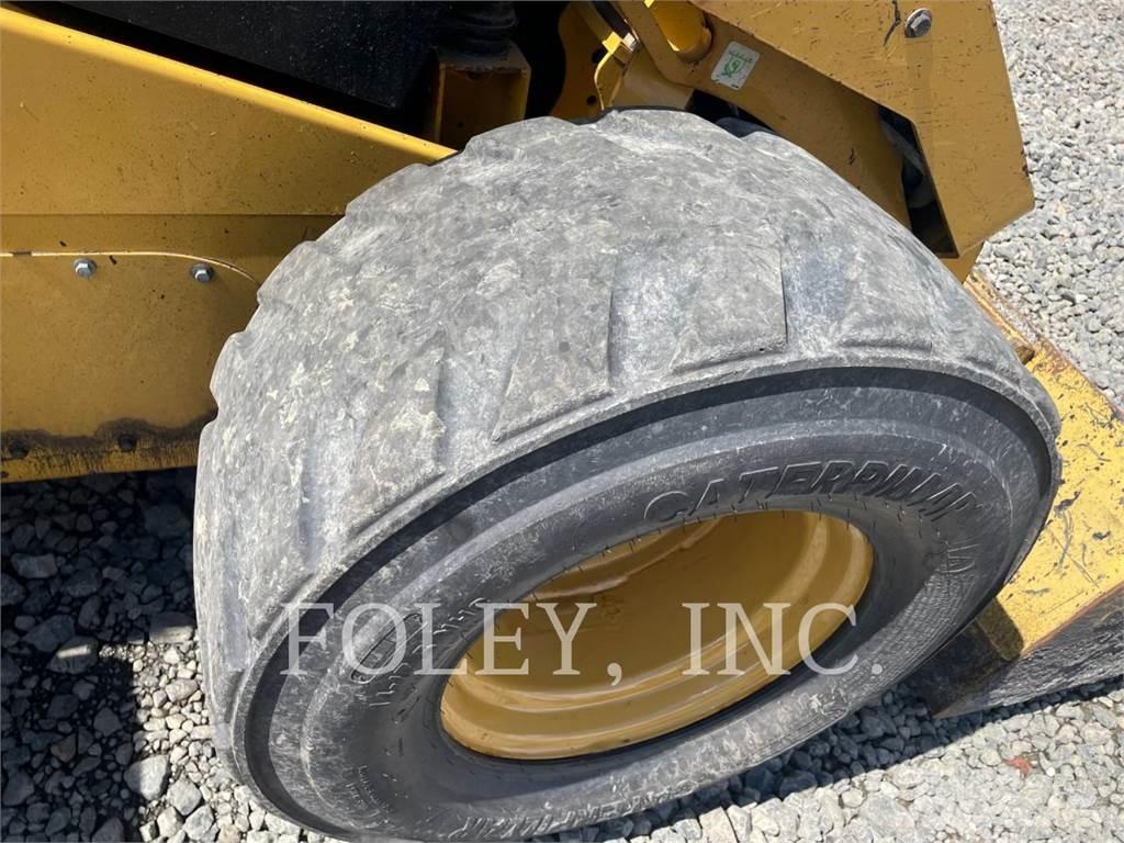 CAT 272D2XHP Schrankladers