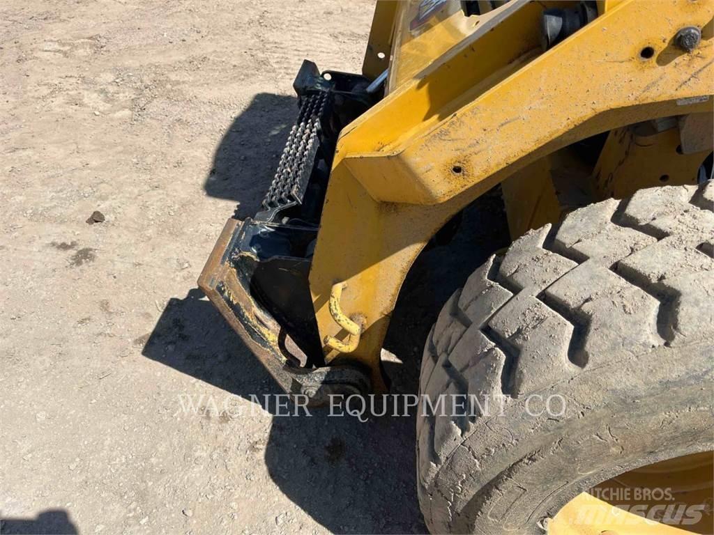 CAT 272D3 Schrankladers