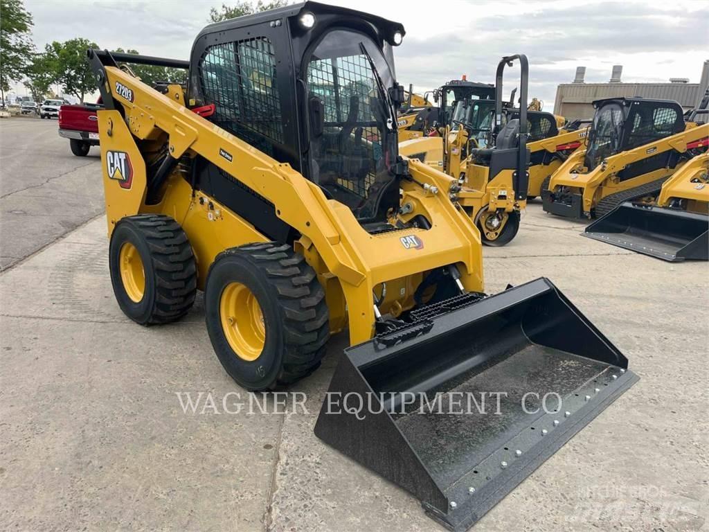CAT 272D3 Schrankladers