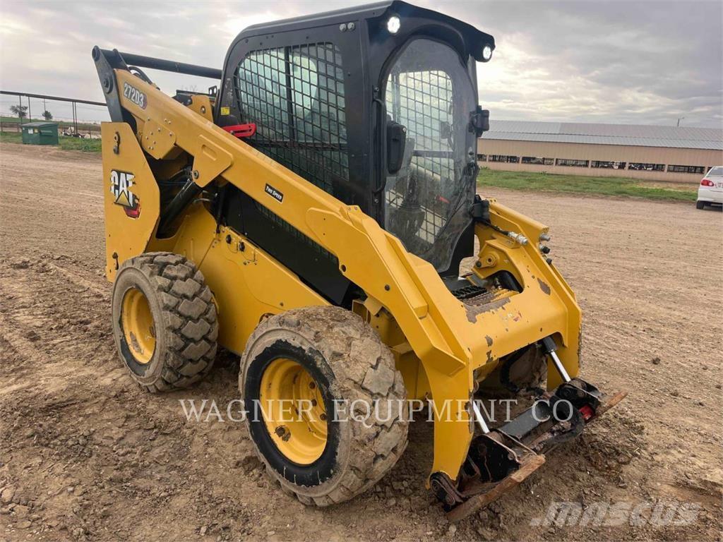 CAT 272D3 Schrankladers