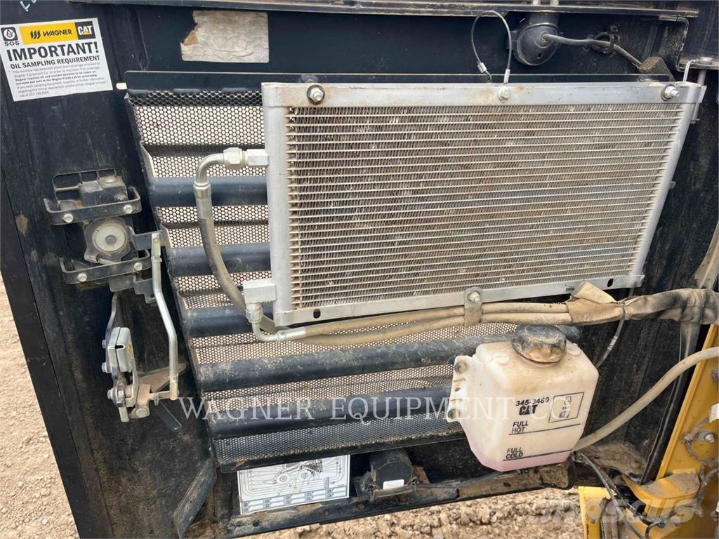 CAT 272D3 Schrankladers