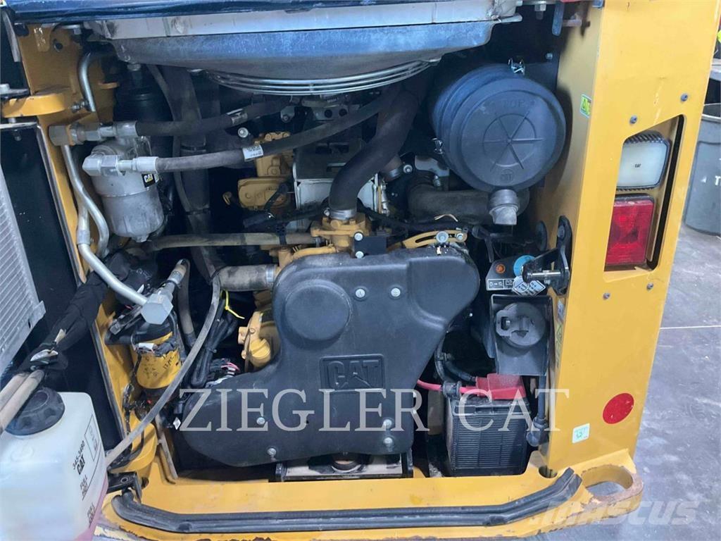 CAT 272D3 Schrankladers