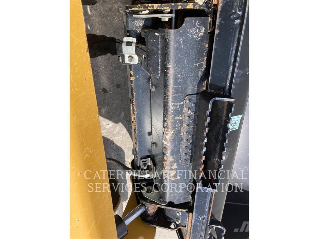 CAT 299D3XE Rupsladers