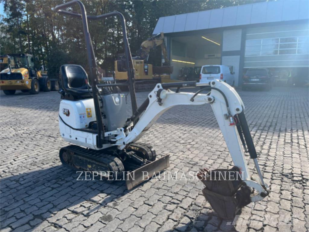 CAT 300.9D Rupsgraafmachines