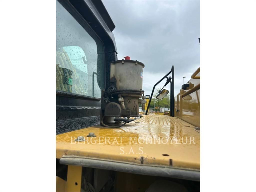 CAT 320 Rupsgraafmachines