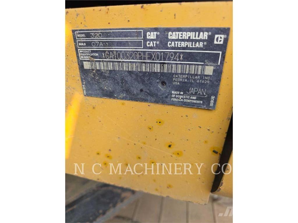 CAT 320 Rupsgraafmachines
