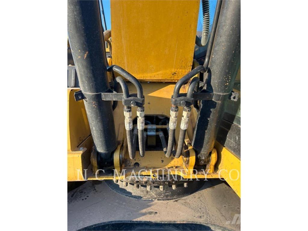 CAT 320 Rupsgraafmachines