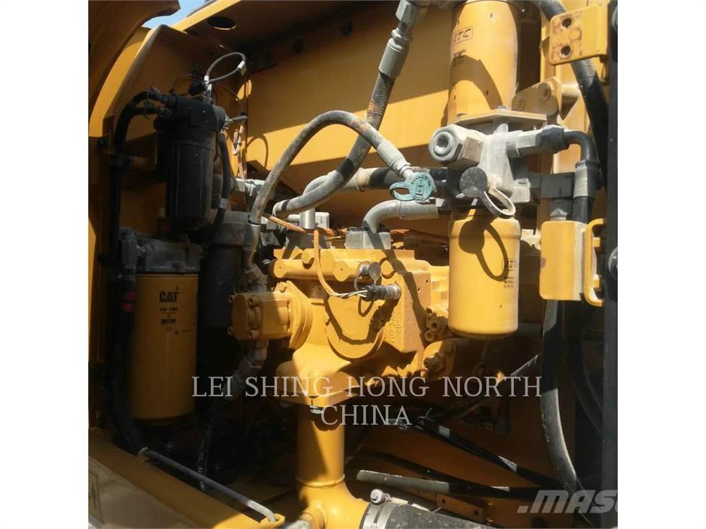 CAT 320D2 Rupsgraafmachines