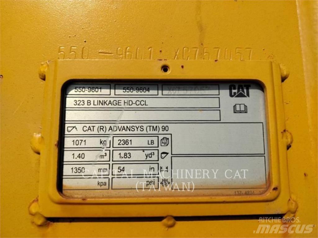 CAT 323 Bakken