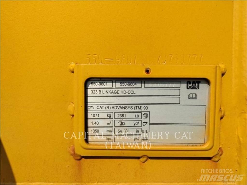 CAT 323 Bakken
