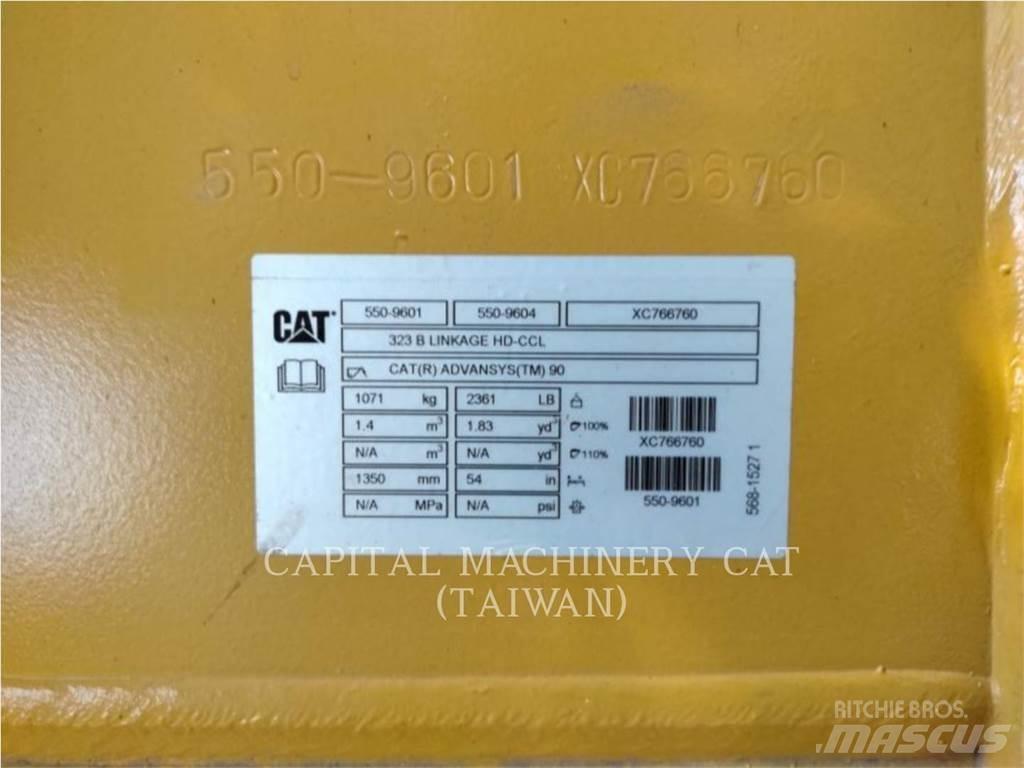 CAT 323 Bakken