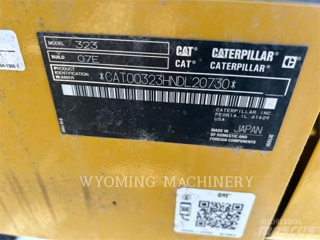 CAT 323 Rupsgraafmachines