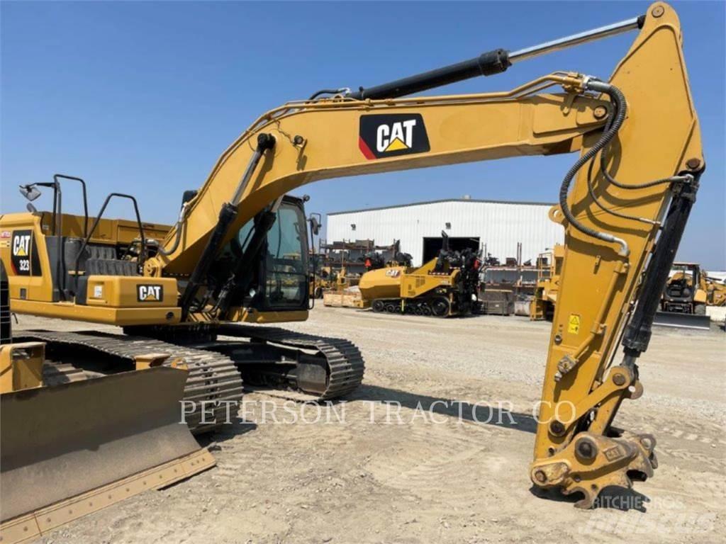 CAT 323 Rupsgraafmachines