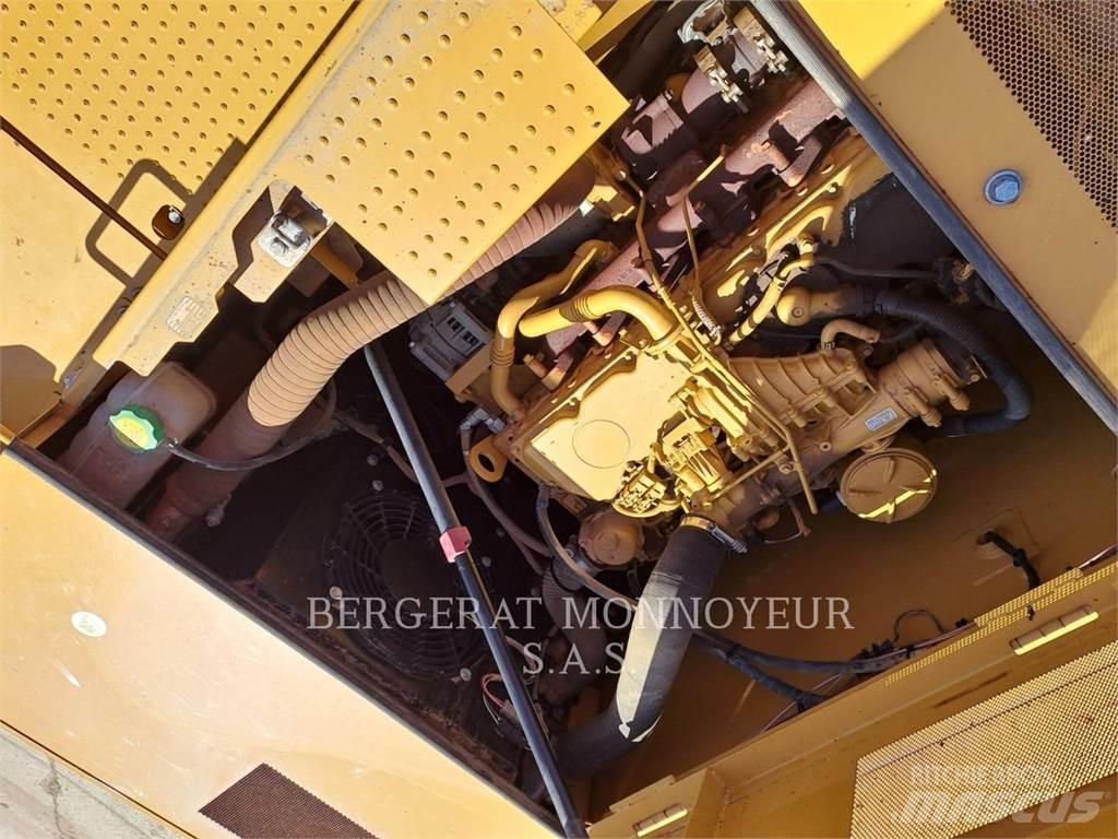 CAT 323 Rupsgraafmachines