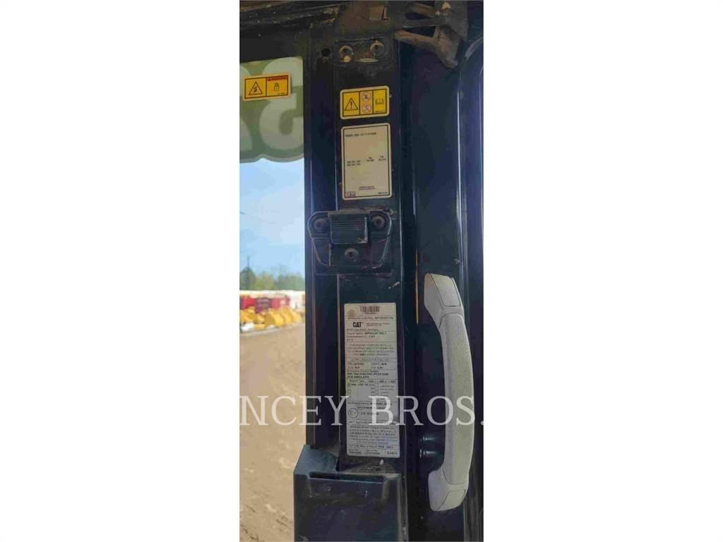 CAT 323 Rupsgraafmachines