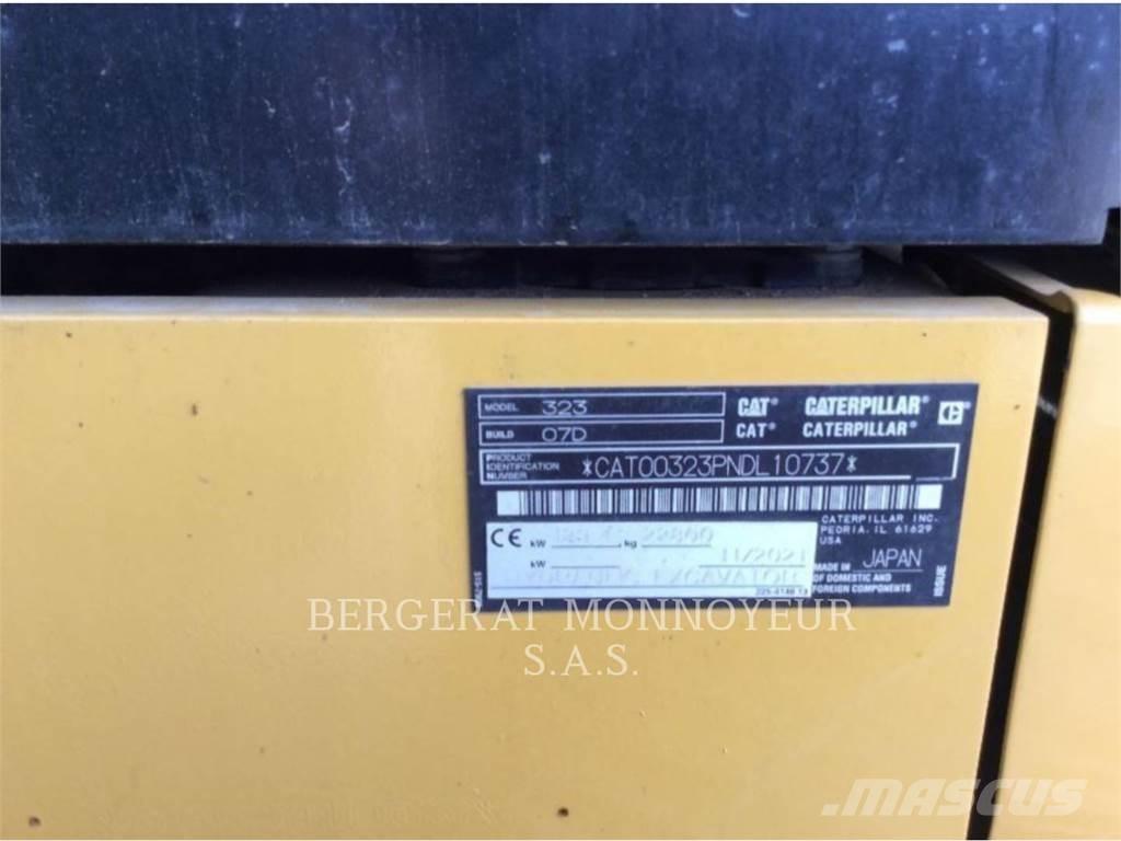 CAT 323 Rupsgraafmachines