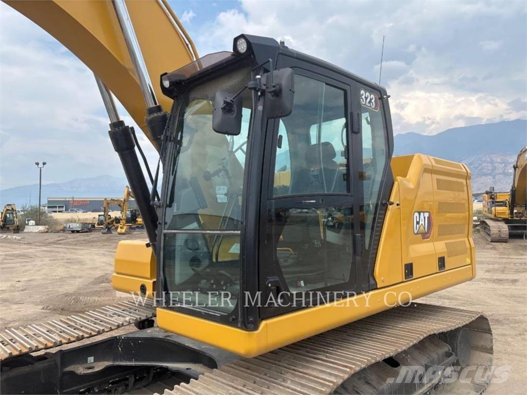 CAT 323 CF Rupsgraafmachines