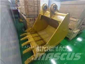 CAT 323GC Bakken