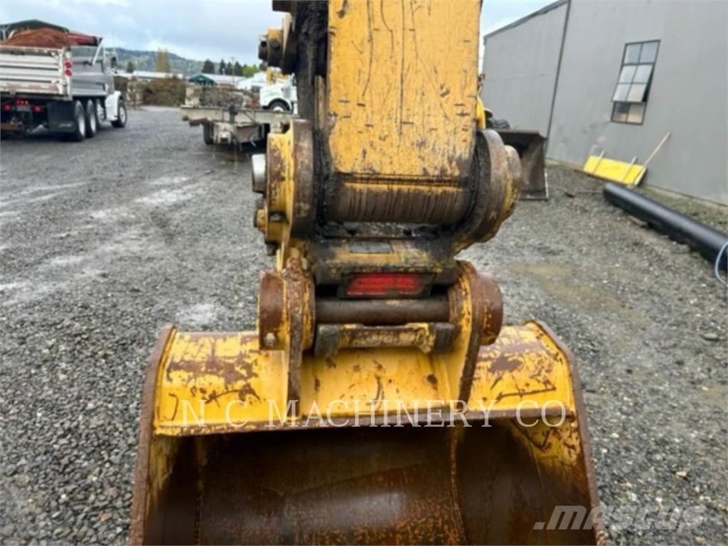 CAT 325 Rupsgraafmachines
