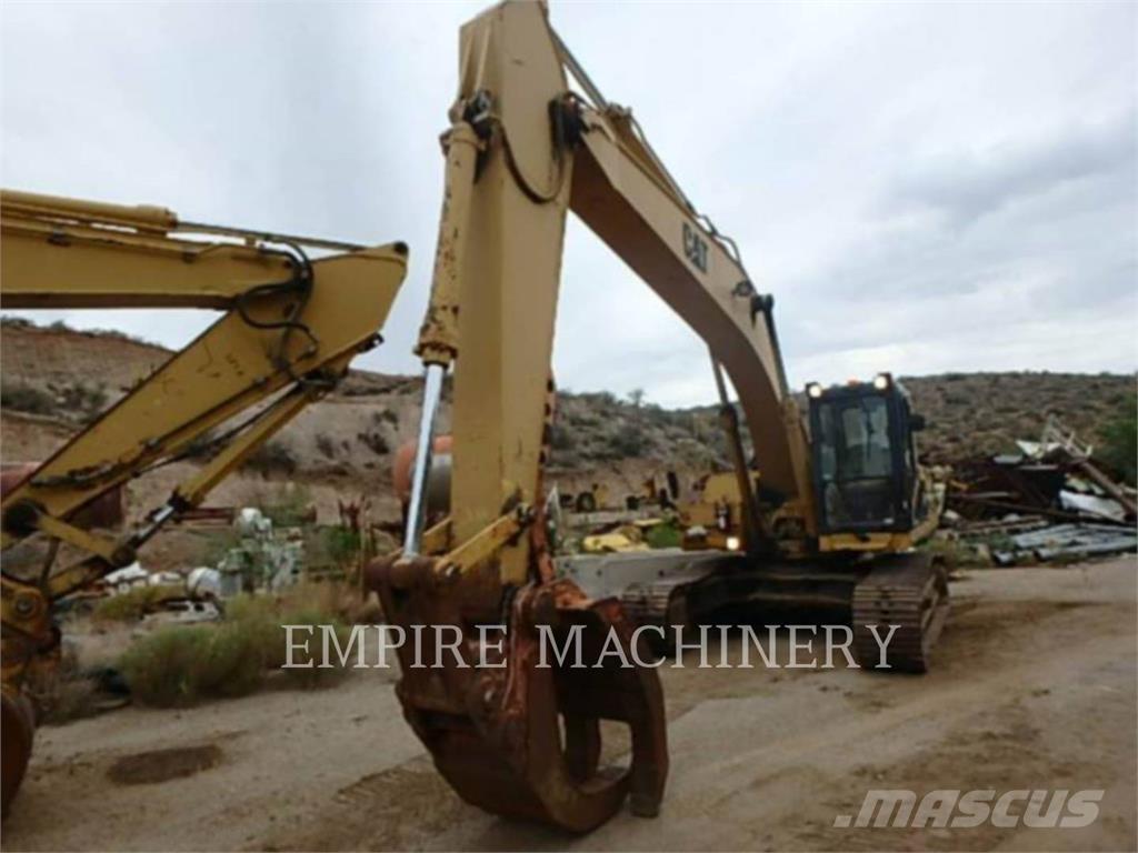 CAT 325 Rupsgraafmachines