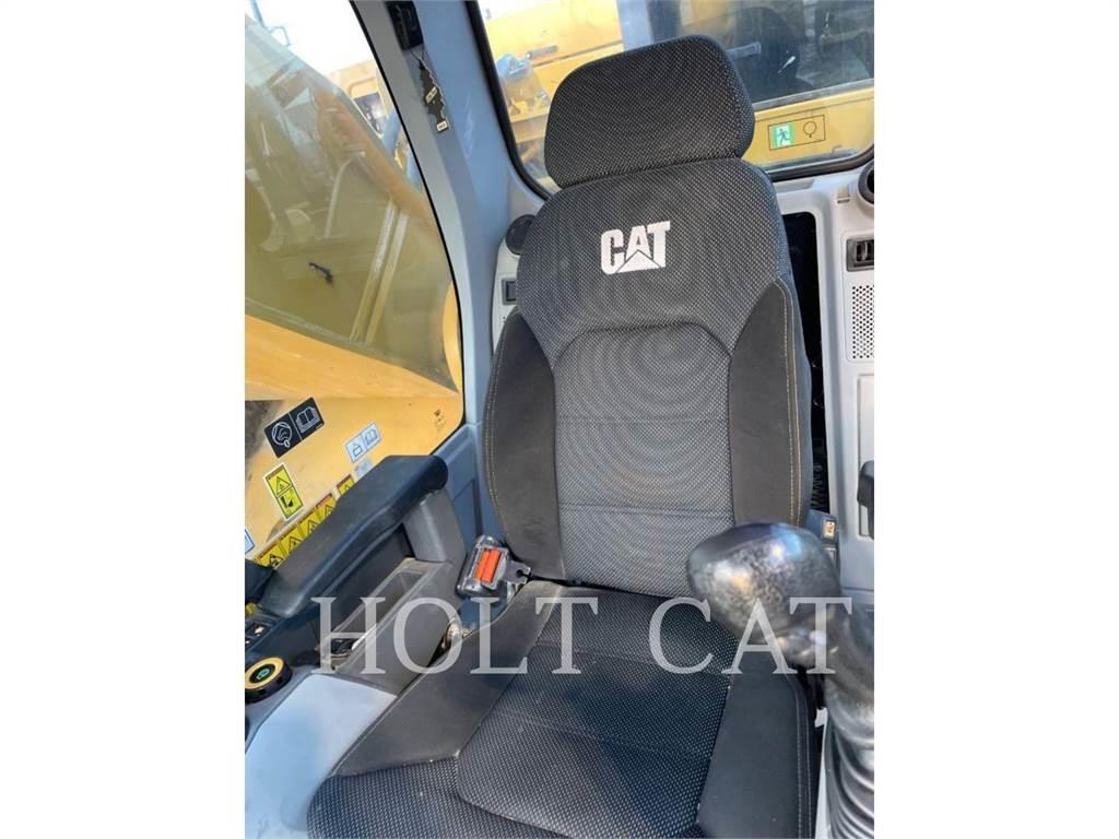 CAT 374 Rupsgraafmachines