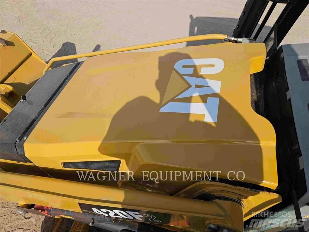 CAT 420F2 4WDS Graaf-laadcombinaties