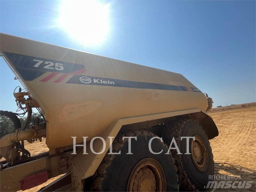CAT 725 Knik dumptrucks