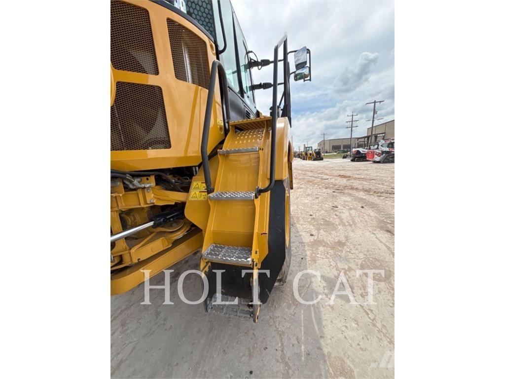 CAT 725 Knik dumptrucks