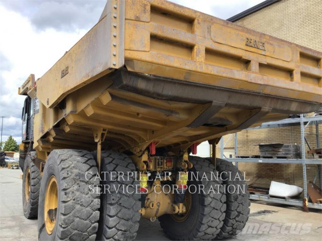 CAT 775G Knik dumptrucks