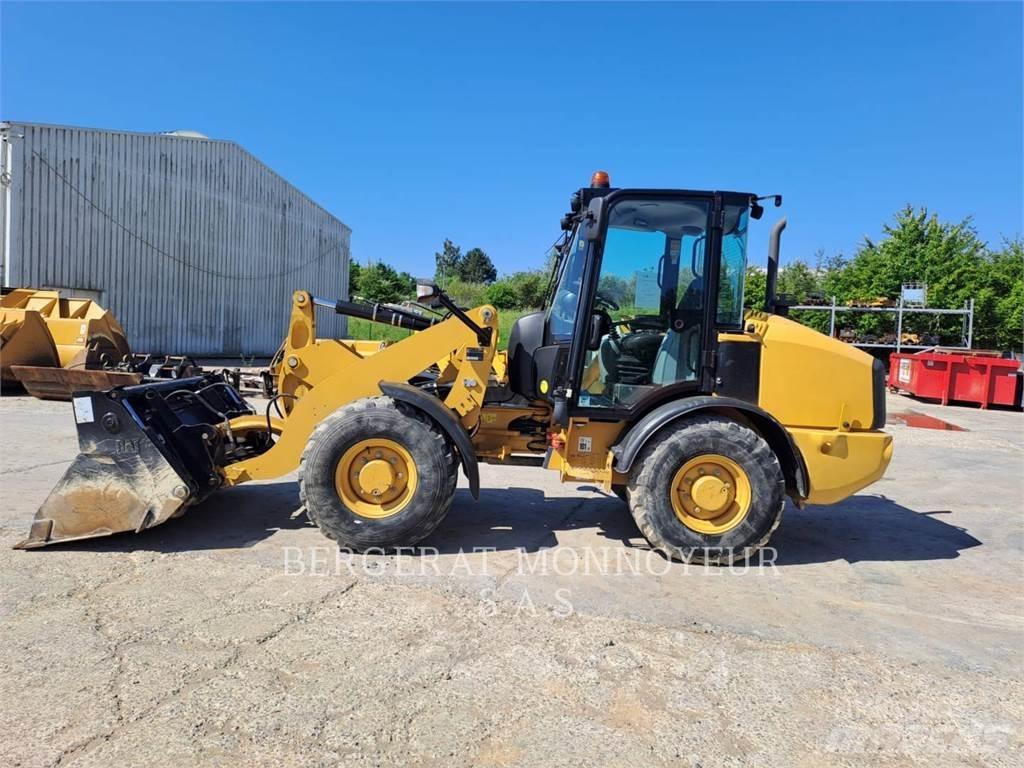 CAT 906M Wielladers