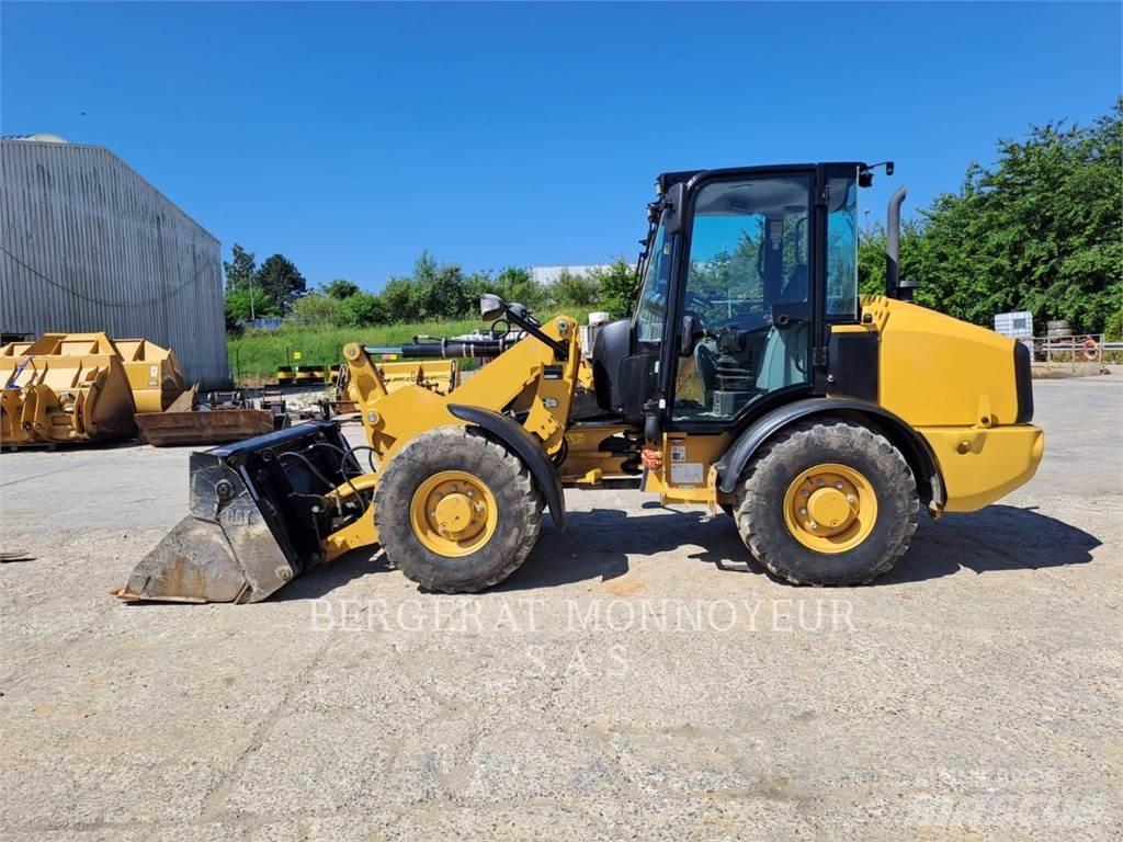 CAT 906M Wielladers