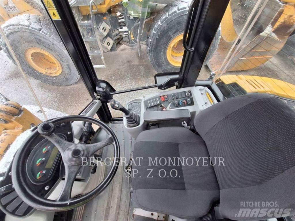 CAT 906M Wielladers