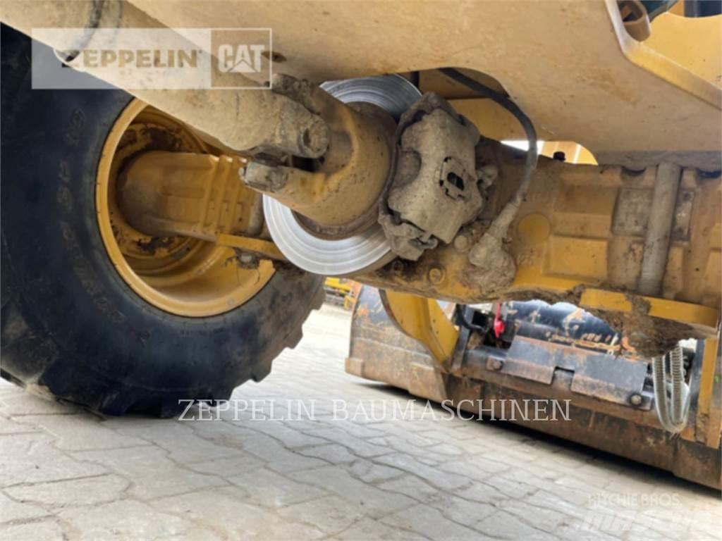 CAT 906M Wielladers