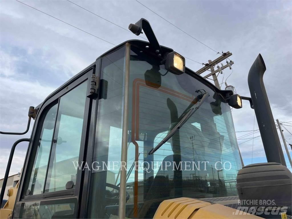 CAT 906M Wielladers