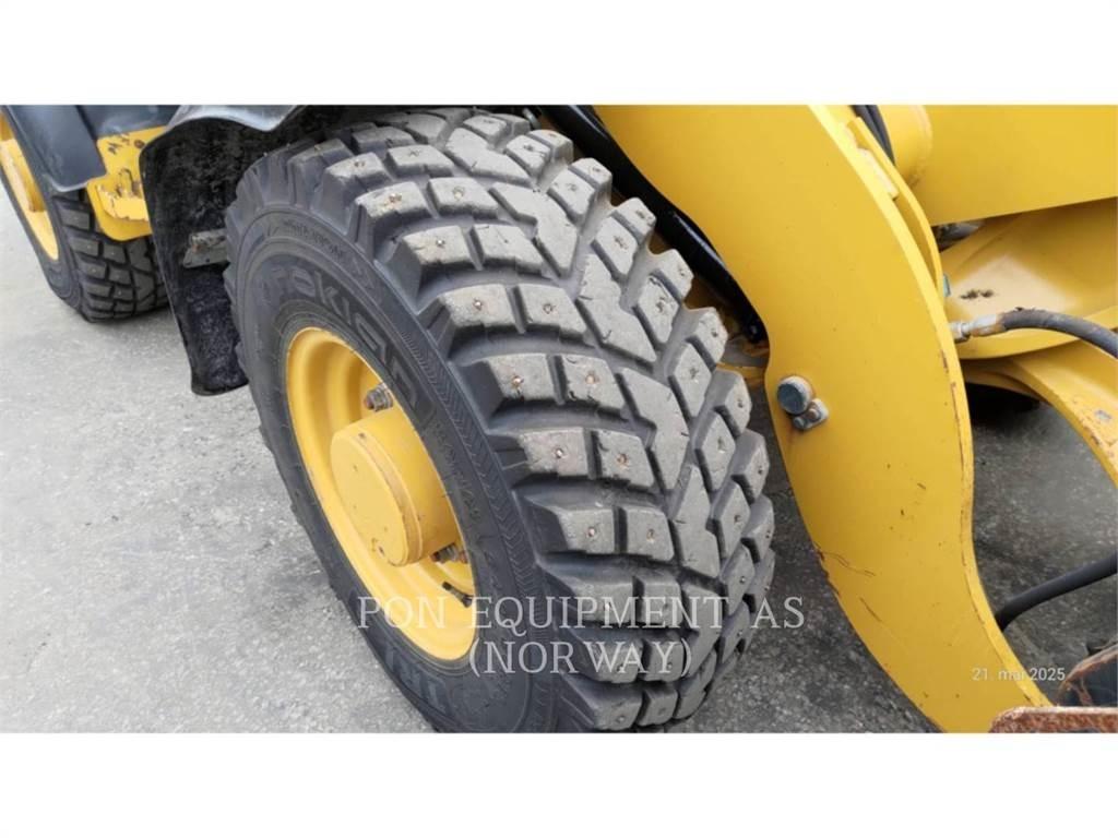 CAT 906M Wielladers