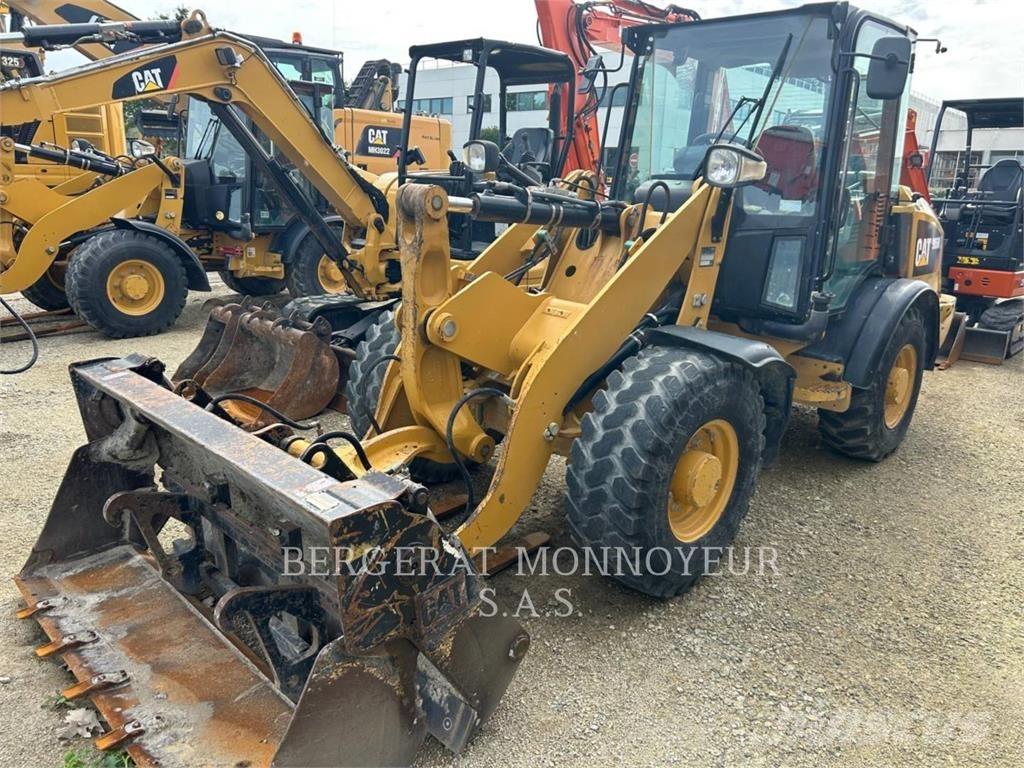 CAT 906M Wielladers