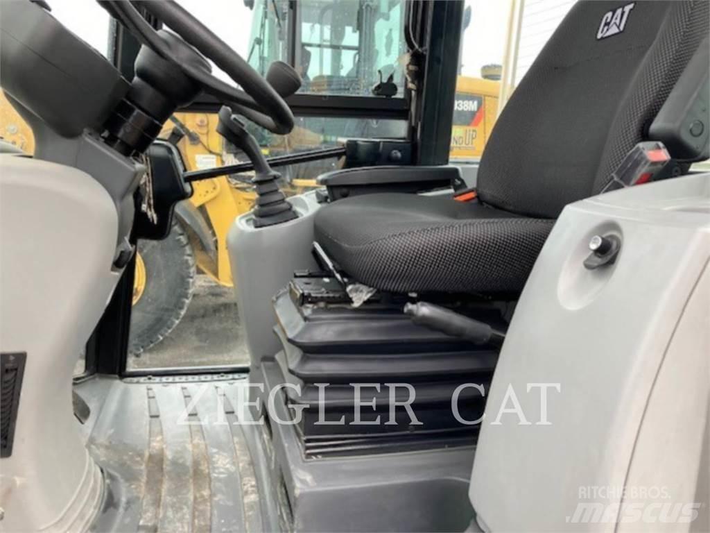 CAT 907M Wielladers