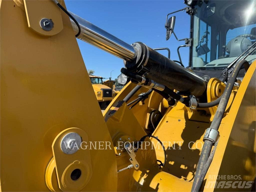 CAT 930M Wielladers