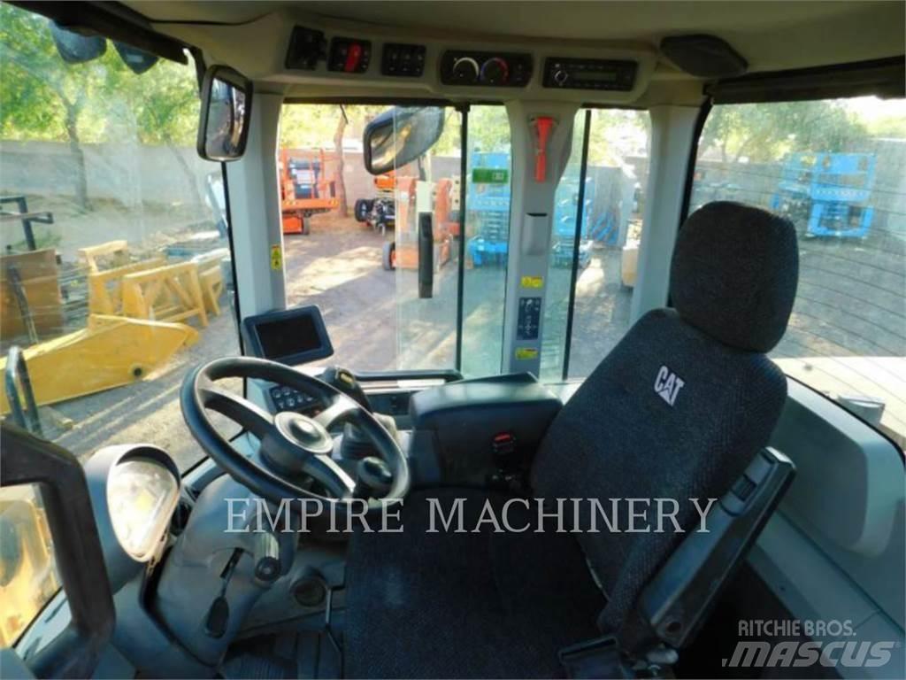 CAT 930M Wielladers