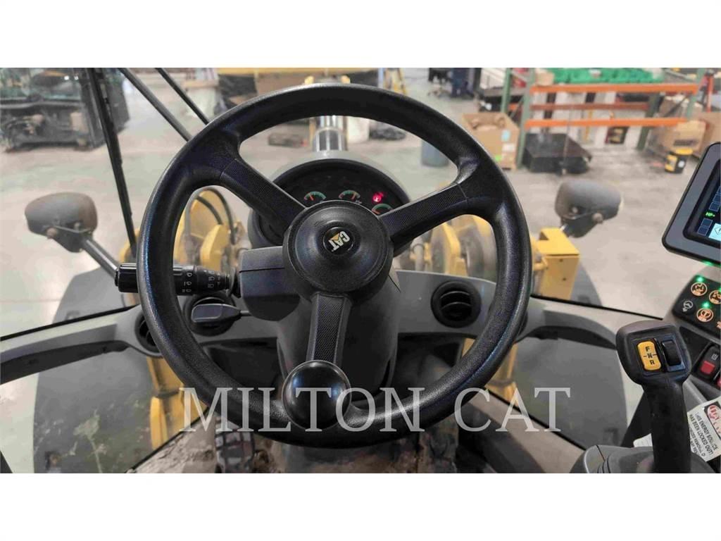 CAT 930M Wielladers
