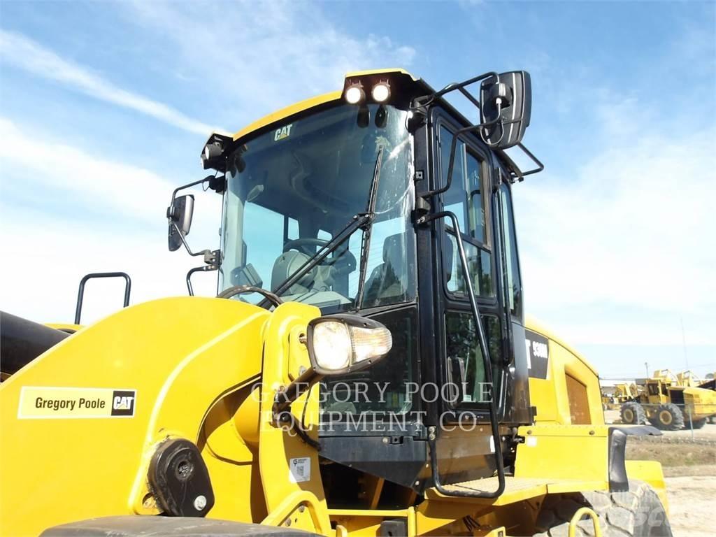 CAT 930M Wielladers